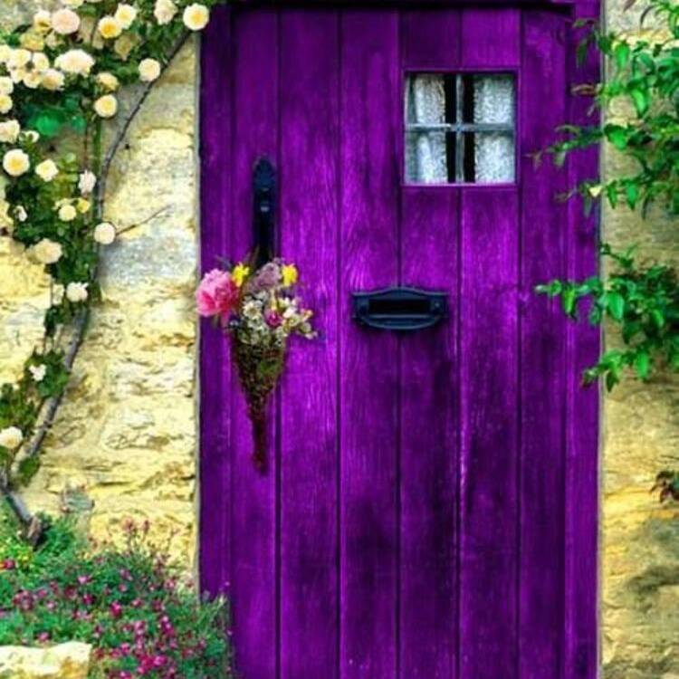La puerta violeta
